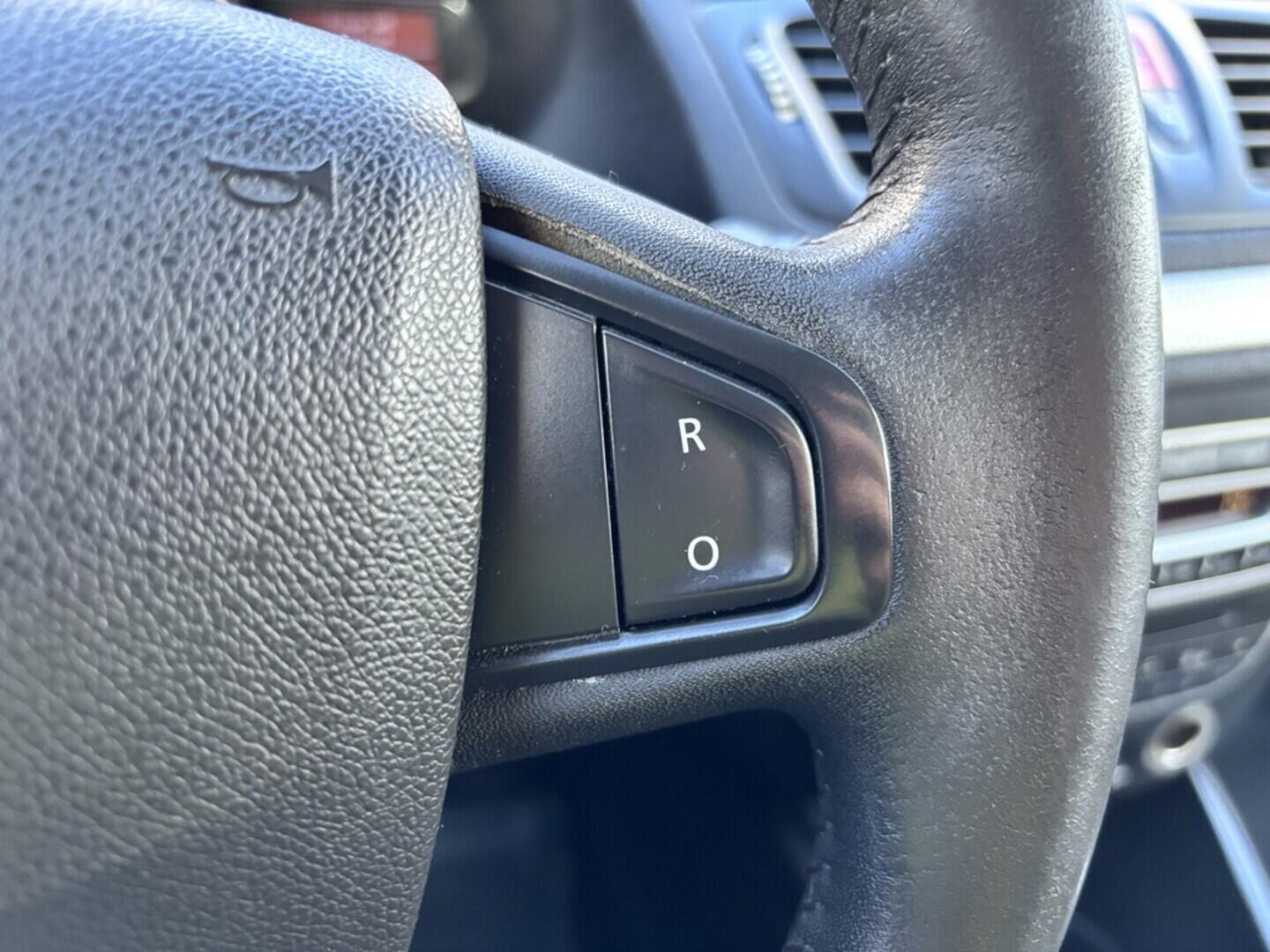 OZ190V01475_26.webp_MÉGANE  1.6  81 kW manuál