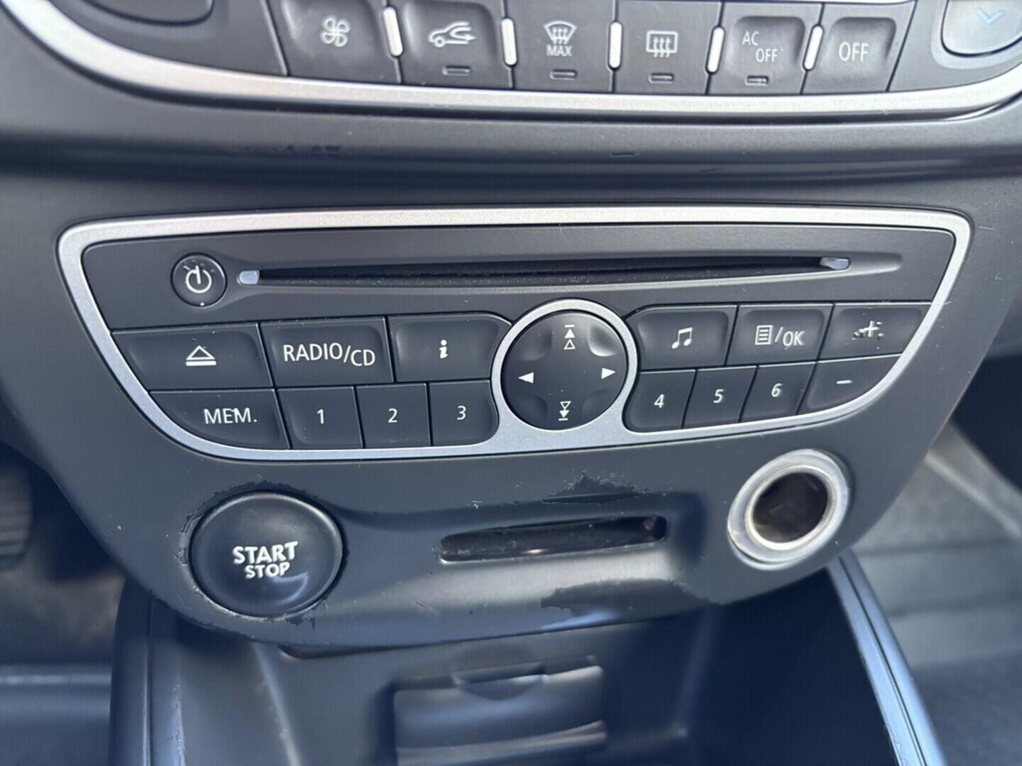 OZ190V01475_29.webp_MÉGANE  1.6  81 kW manuál