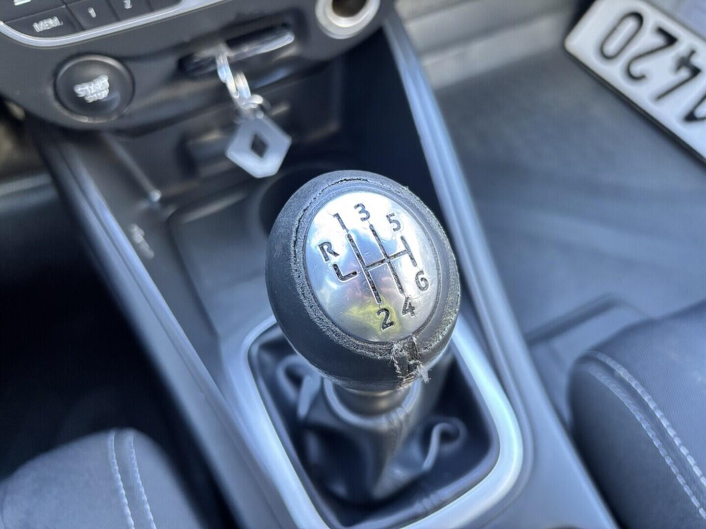 OZ190V01475_31.webp_MÉGANE  1.6  81 kW manuál