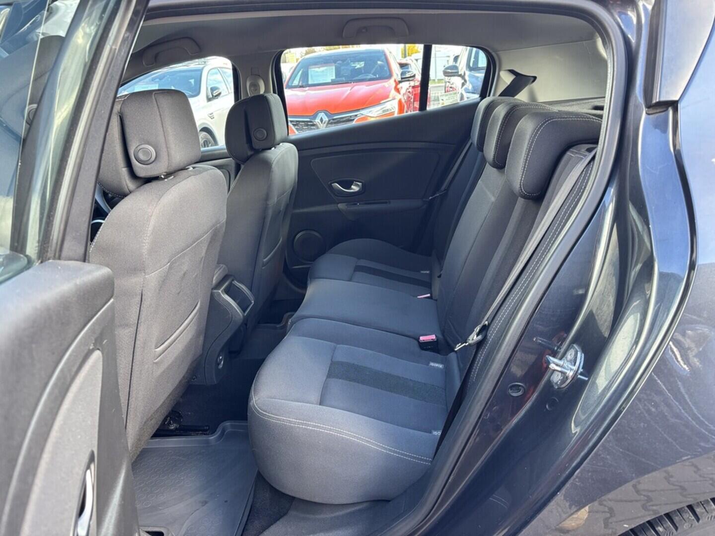 OZ190V01475_32.webp_MÉGANE  1.6  81 kW manuál