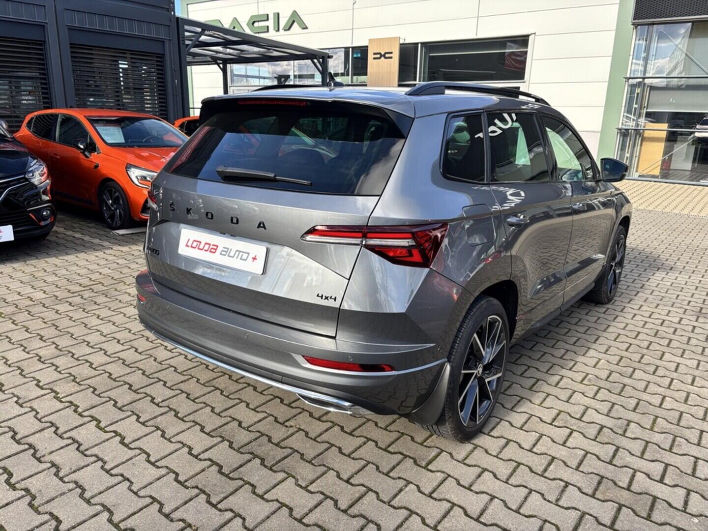OZ190V01476_14.webp_KAROQ SportLine 2.0 TSI 140 kW automat, DPH