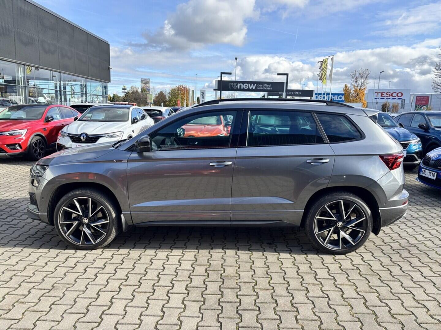 OZ190V01476_17.webp_KAROQ SportLine 2.0 TSI 140 kW automat, DPH