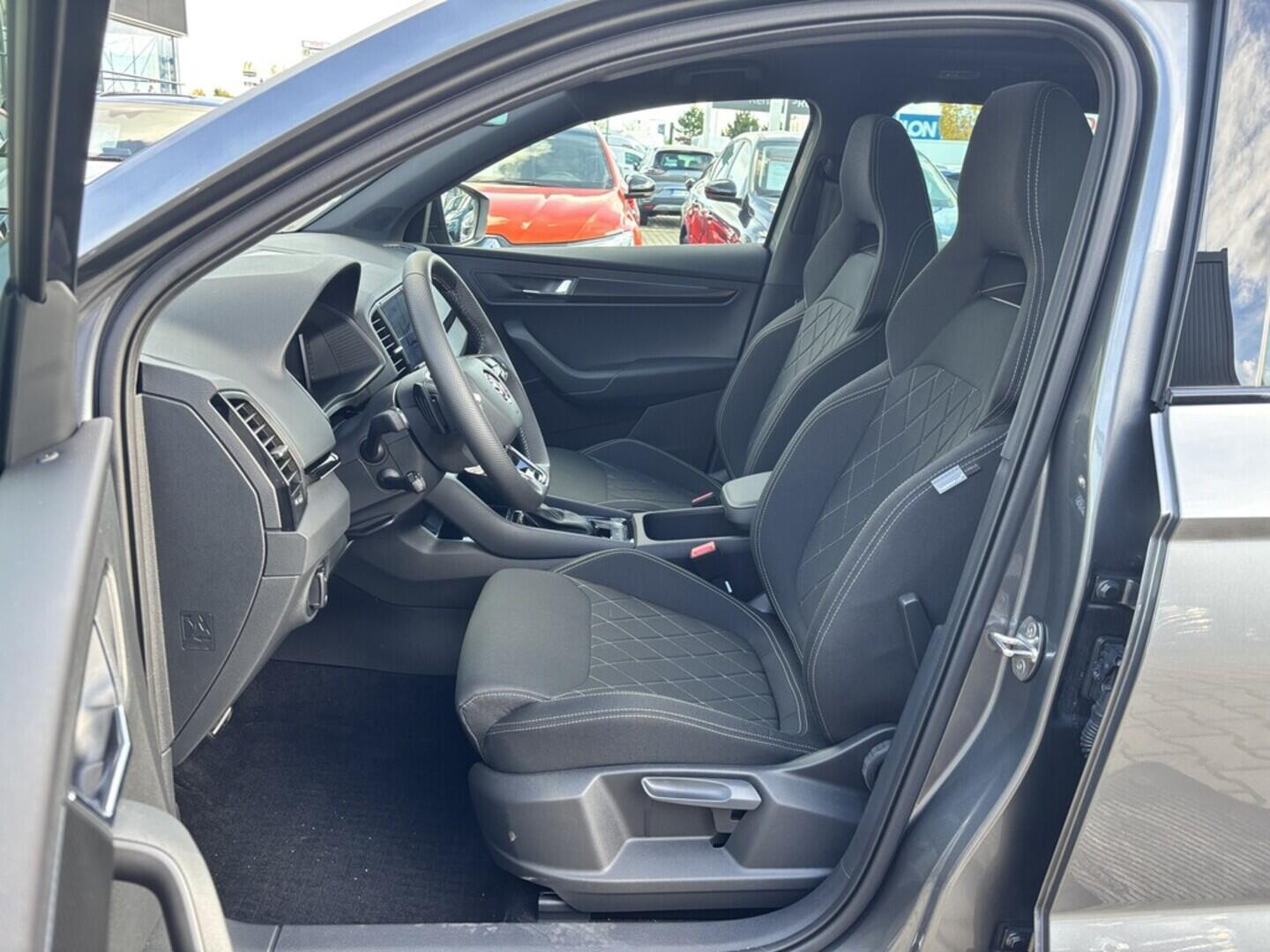 OZ190V01476_18.webp_KAROQ SportLine 2.0 TSI 140 kW automat, DPH