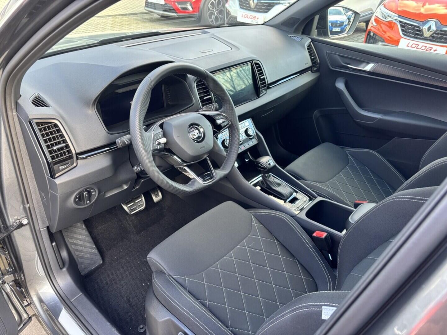 OZ190V01476_19.webp_KAROQ SportLine 2.0 TSI 140 kW automat, DPH