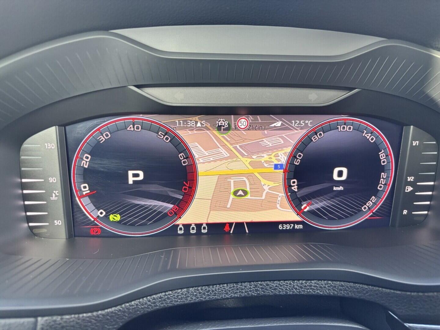 OZ190V01476_29.webp_KAROQ SportLine 2.0 TSI 140 kW automat, DPH