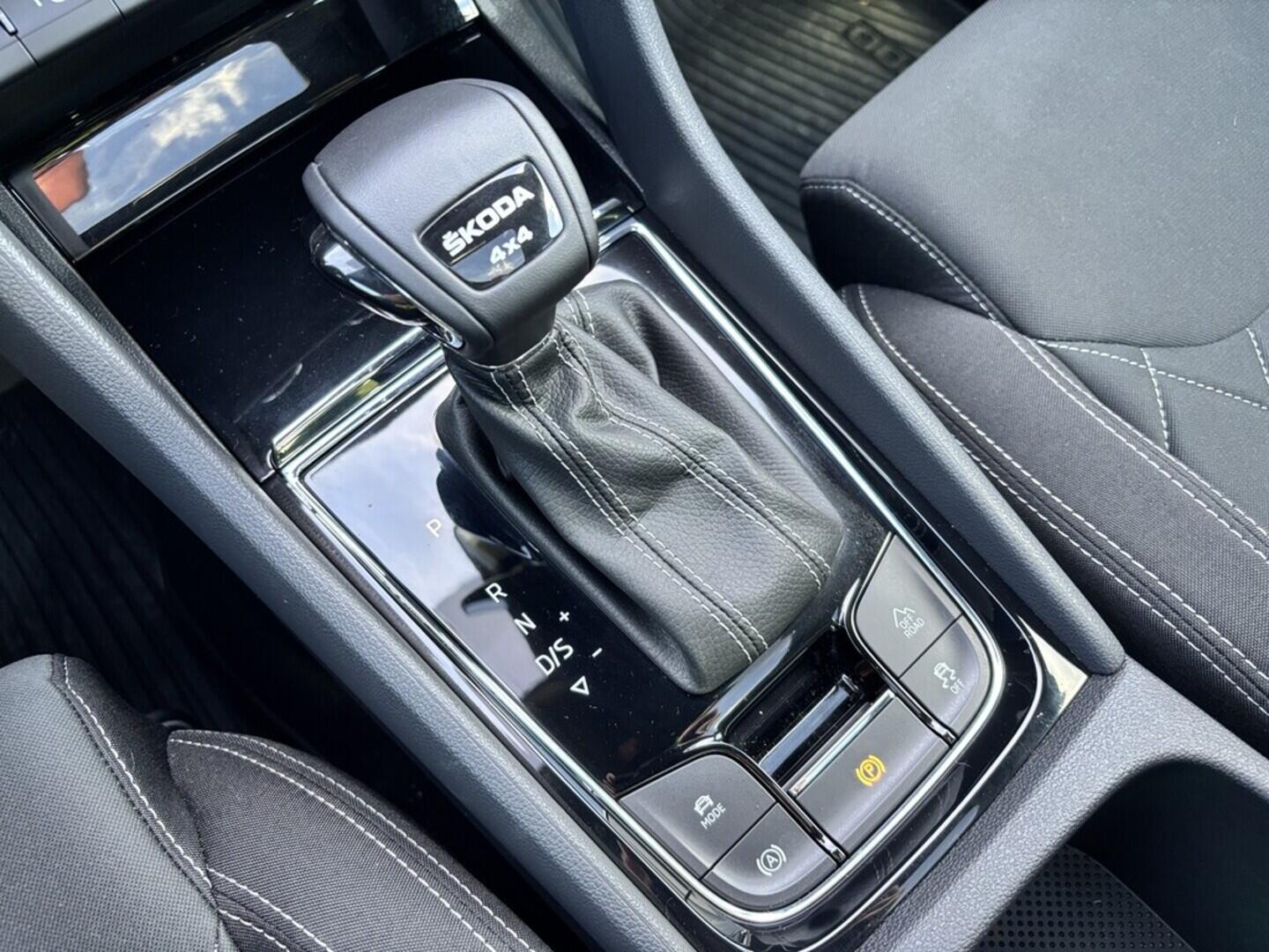 OZ190V01476_43.webp_KAROQ SportLine 2.0 TSI 140 kW automat, DPH