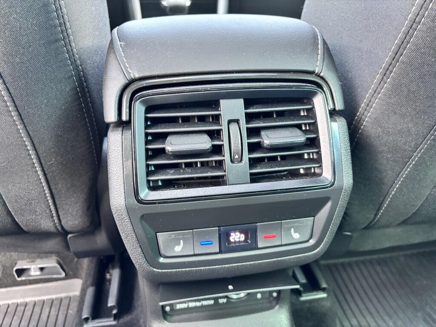 OZ190V01476_47.webp_KAROQ SportLine 2.0 TSI 140 kW automat, DPH