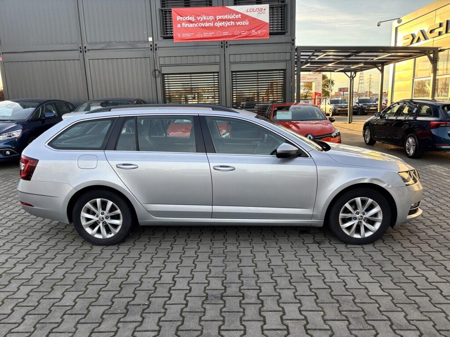 OZ190V01477_13.webp_OCTAVIA Style 1.6 TDI 85 kW manuál