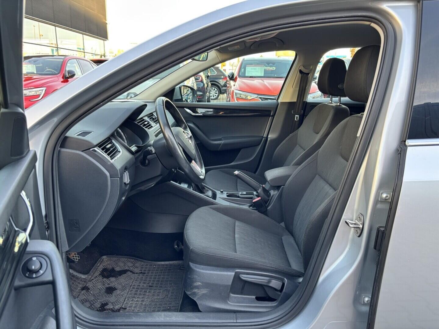 OZ190V01477_18.webp_OCTAVIA Style 1.6 TDI 85 kW manuál