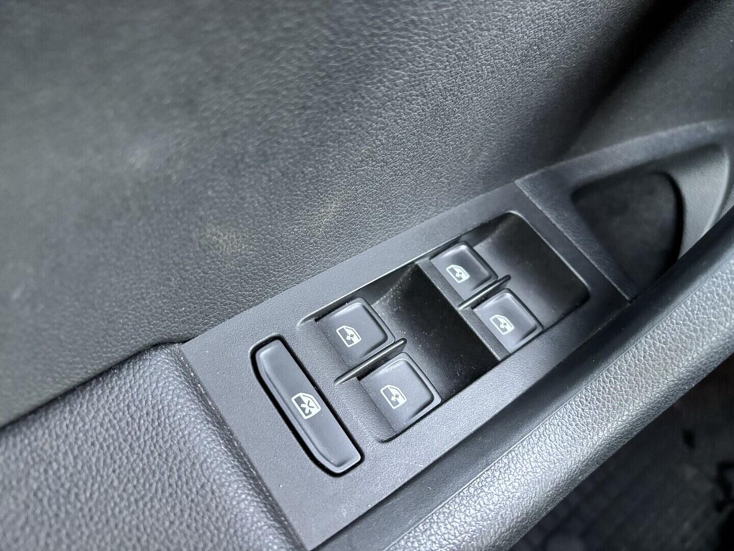 OZ190V01477_21.webp_OCTAVIA Style 1.6 TDI 85 kW manuál