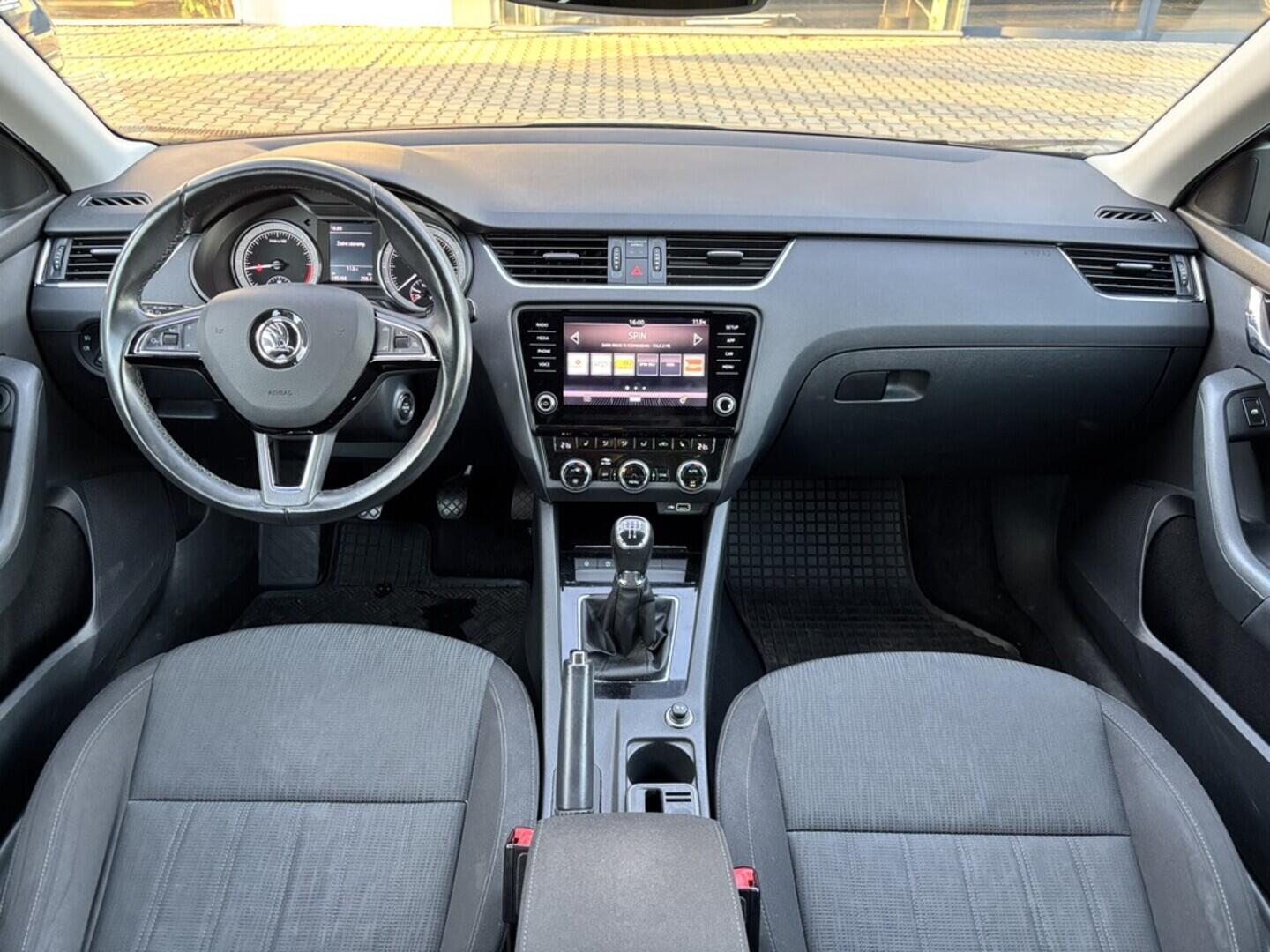 OZ190V01477_24.webp_OCTAVIA Style 1.6 TDI 85 kW manuál