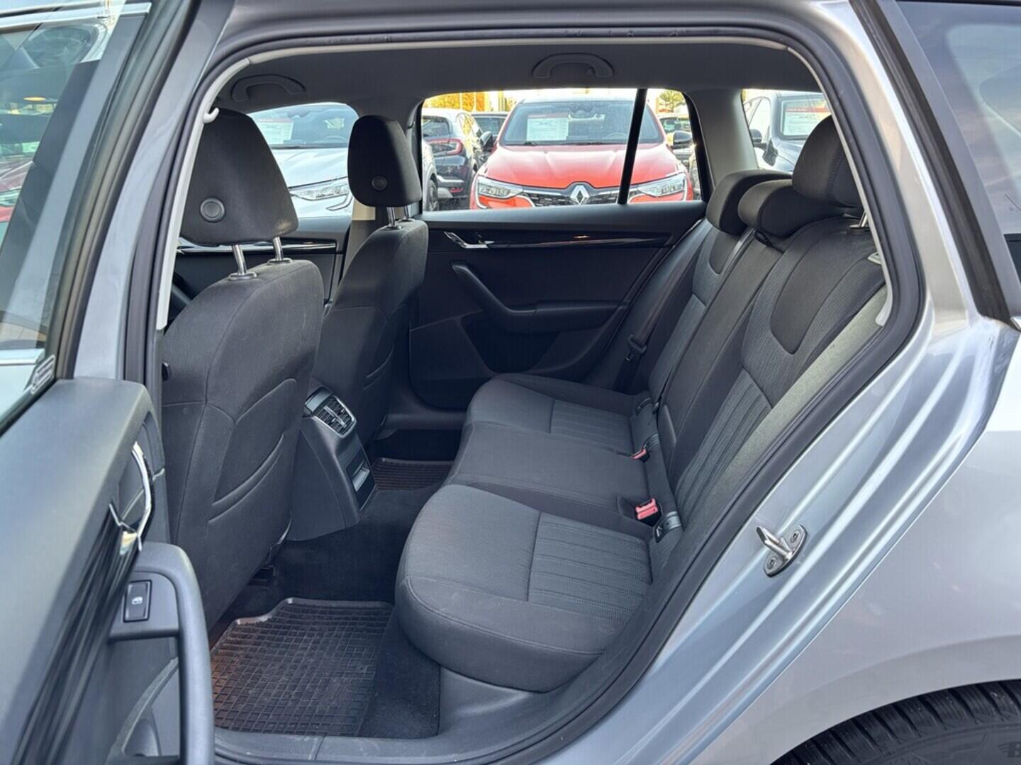 OZ190V01477_37.webp_OCTAVIA Style 1.6 TDI 85 kW manuál