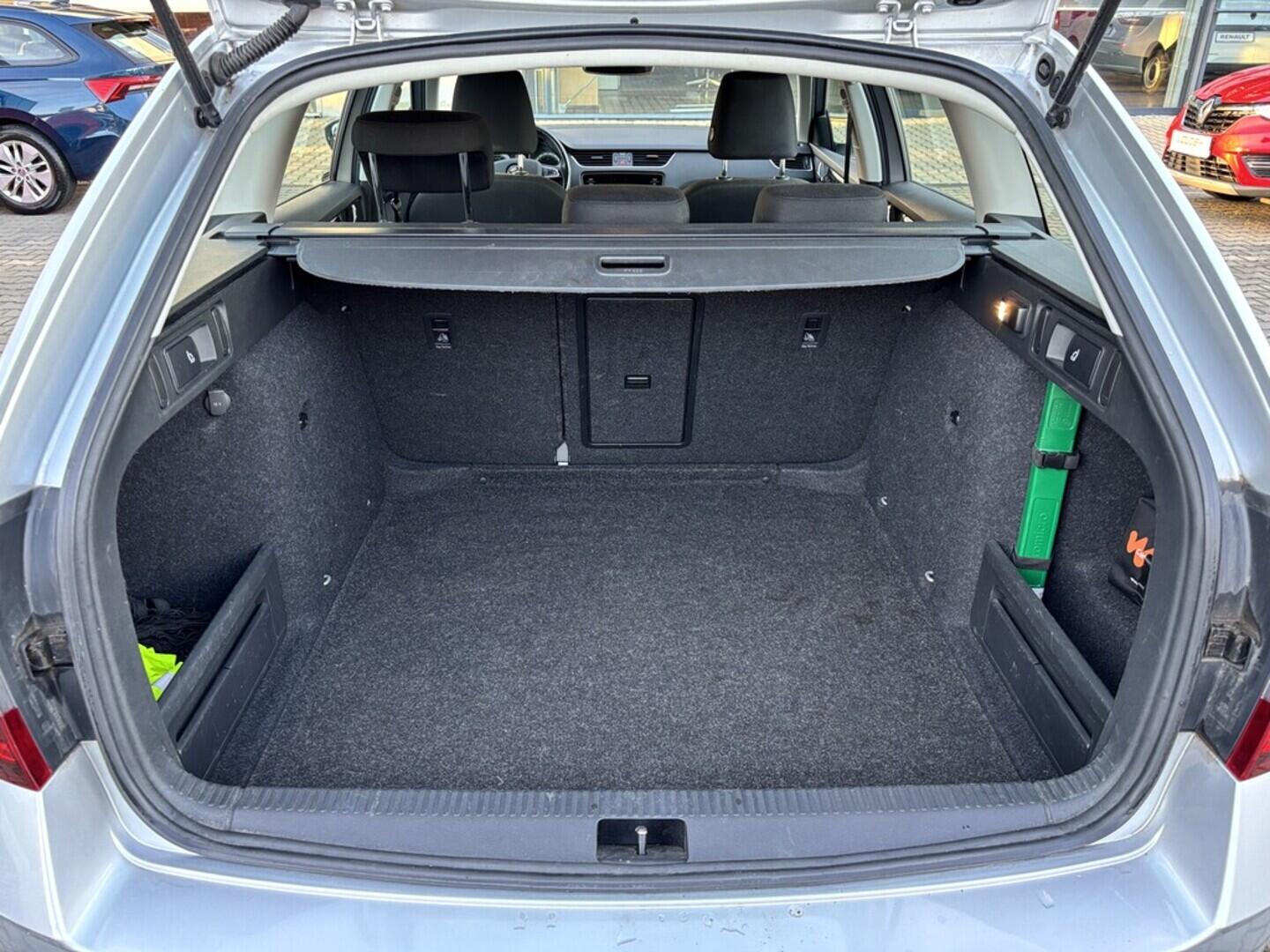 OZ190V01477_38.webp_OCTAVIA Style 1.6 TDI 85 kW manuál