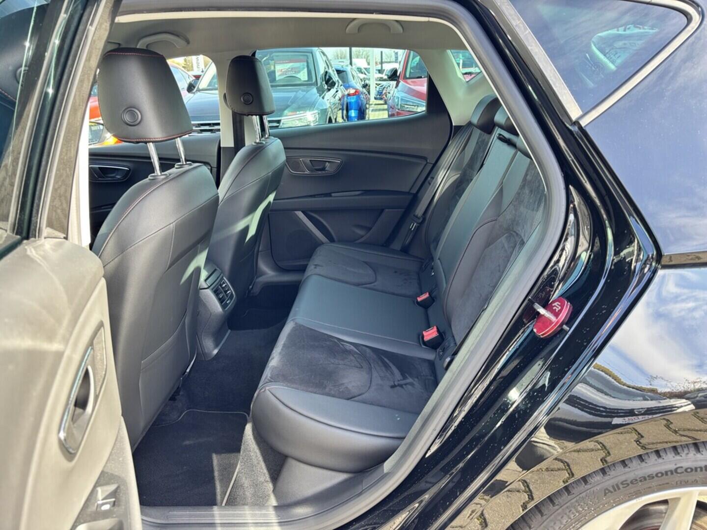 OZ190V01487_35.webp_LEON Fr 1.8 TSI 132 kW manuál