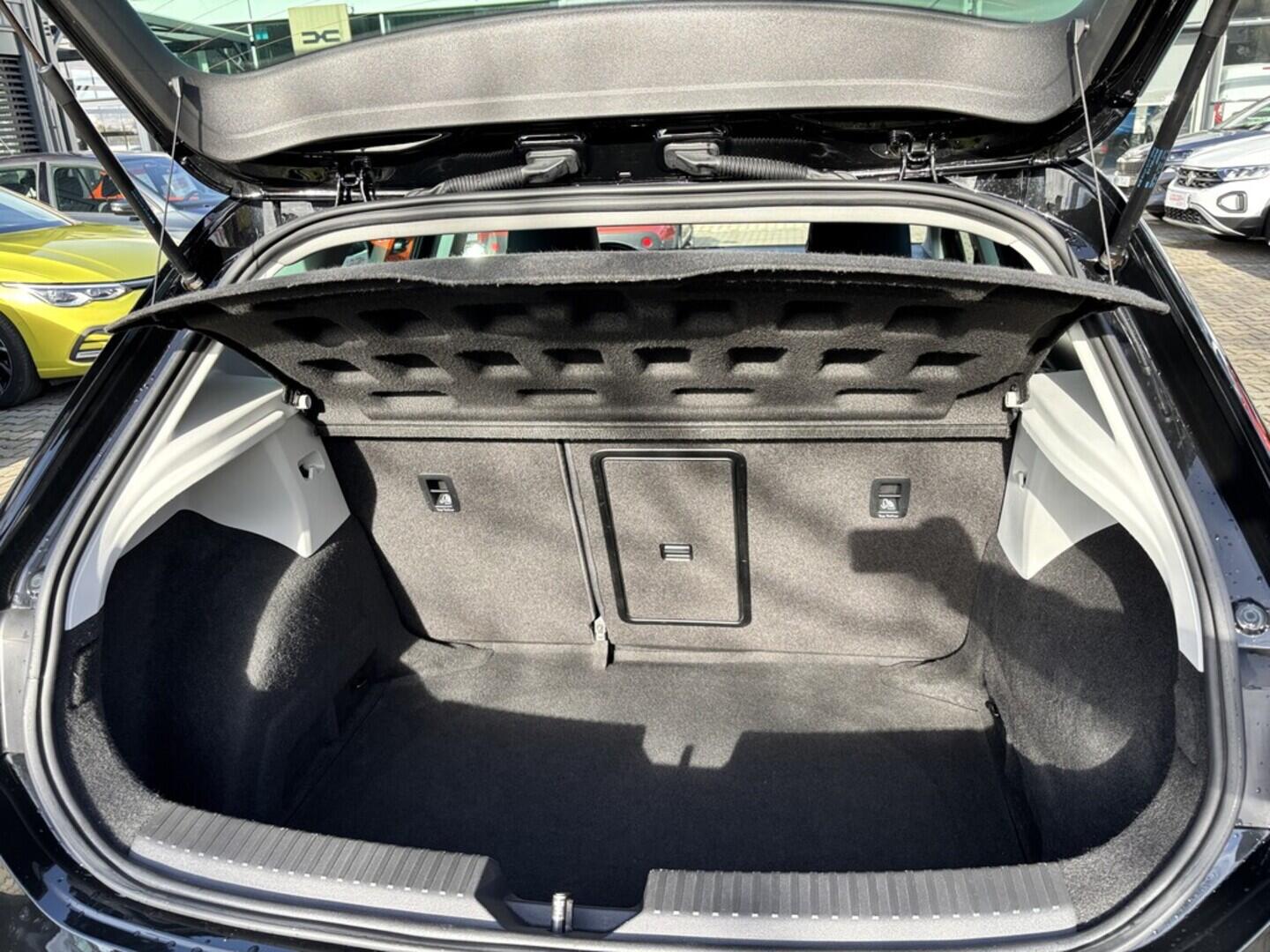 OZ190V01487_36.webp_LEON Fr 1.8 TSI 132 kW manuál