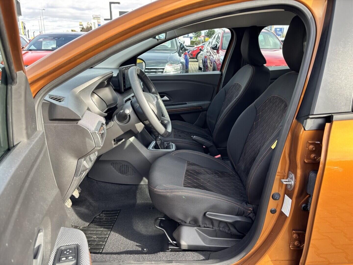 OZ190V01488_18.webp_SANDERO stepway 1.0  67 kW manuál