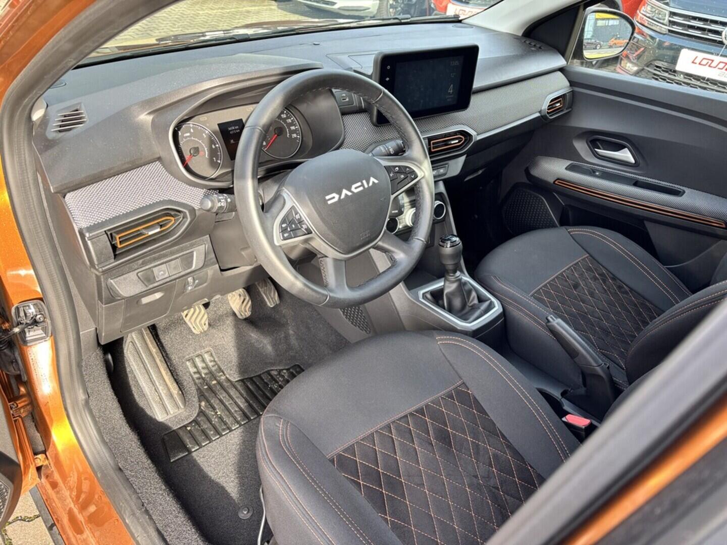 OZ190V01488_19.webp_SANDERO stepway 1.0  67 kW manuál