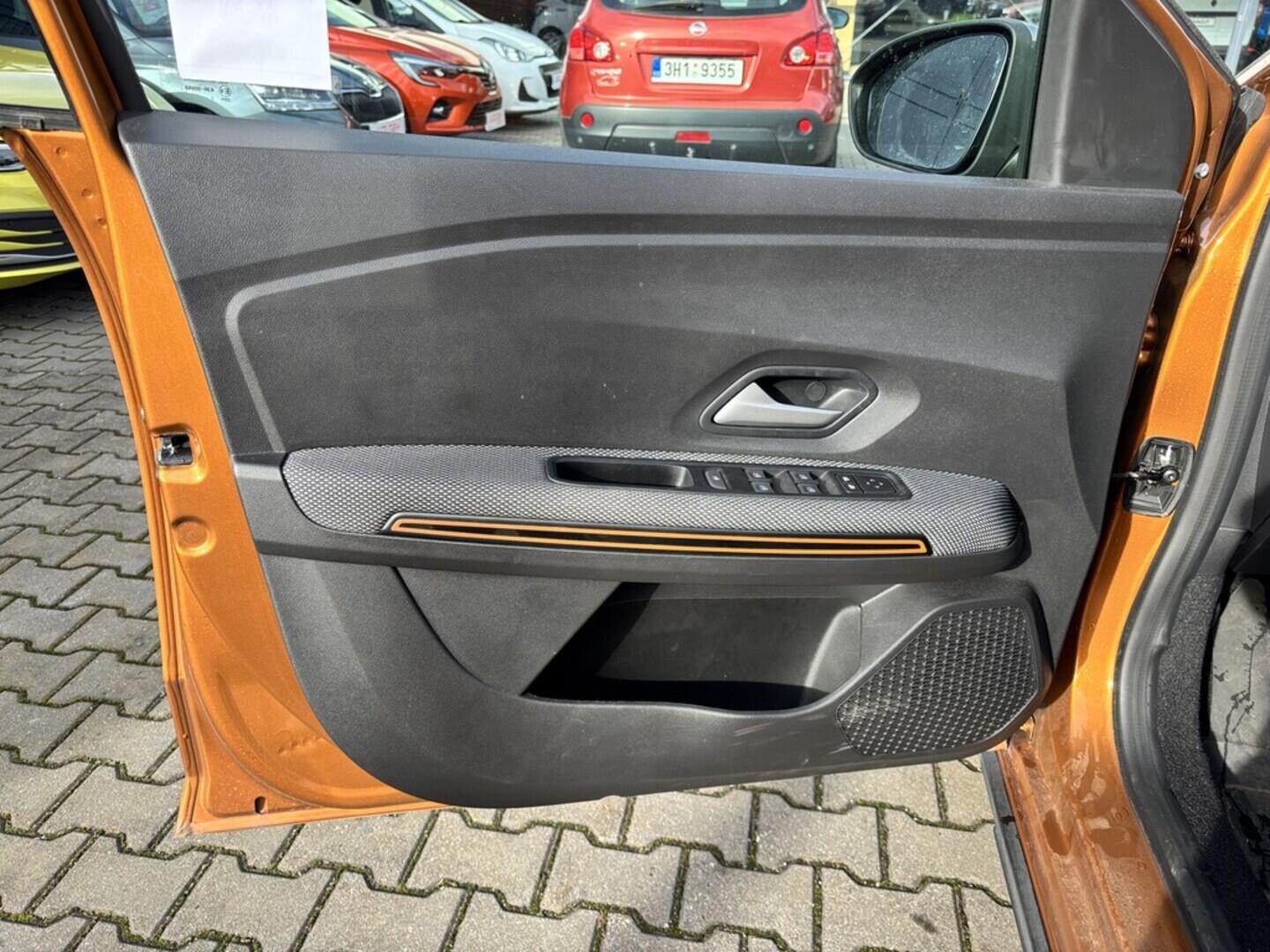 OZ190V01488_20.webp_SANDERO stepway 1.0  67 kW manuál