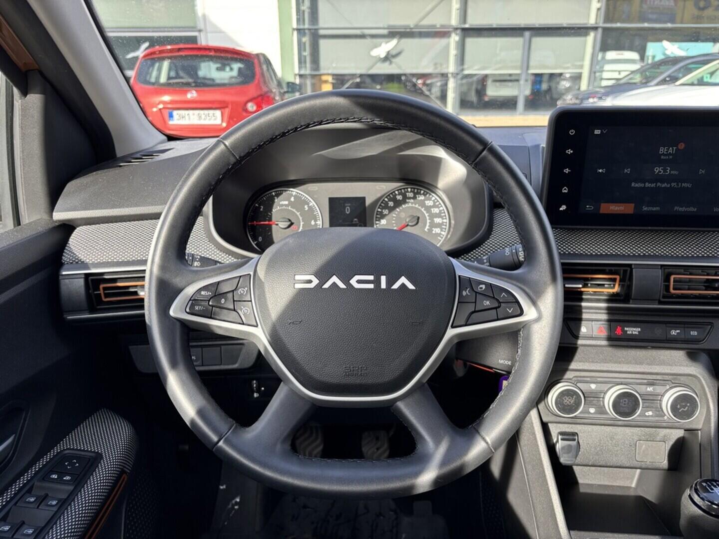 OZ190V01488_22.webp_SANDERO stepway 1.0  67 kW manuál