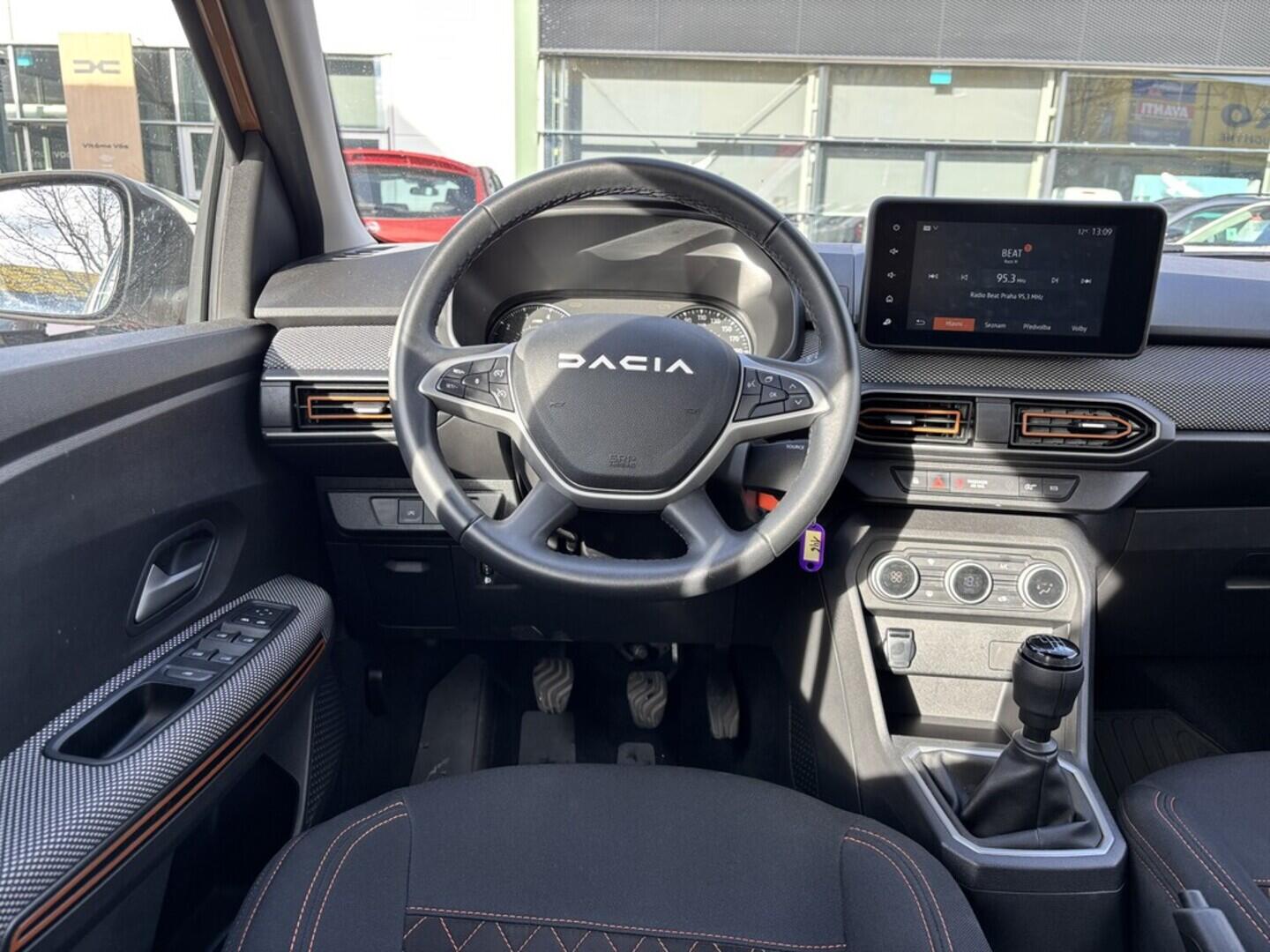 OZ190V01488_23.webp_SANDERO stepway 1.0  67 kW manuál