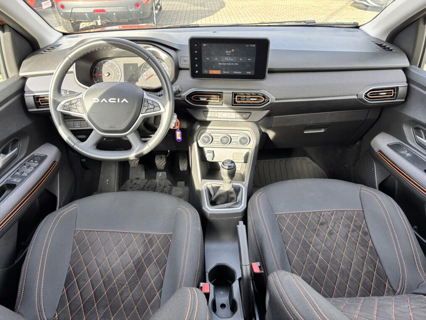 OZ190V01488_24.webp_SANDERO stepway 1.0  67 kW manuál