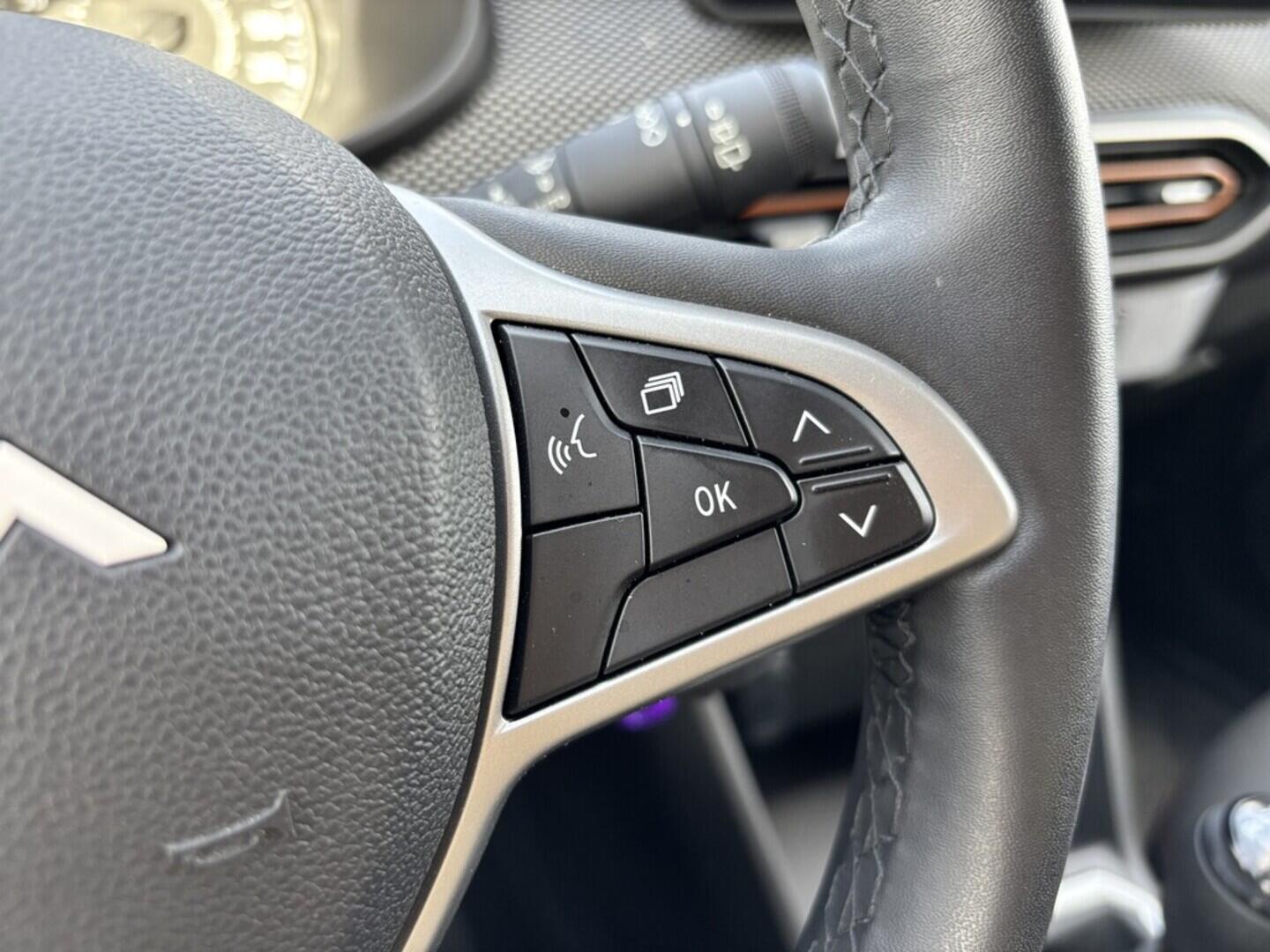 OZ190V01488_26.webp_SANDERO stepway 1.0  67 kW manuál