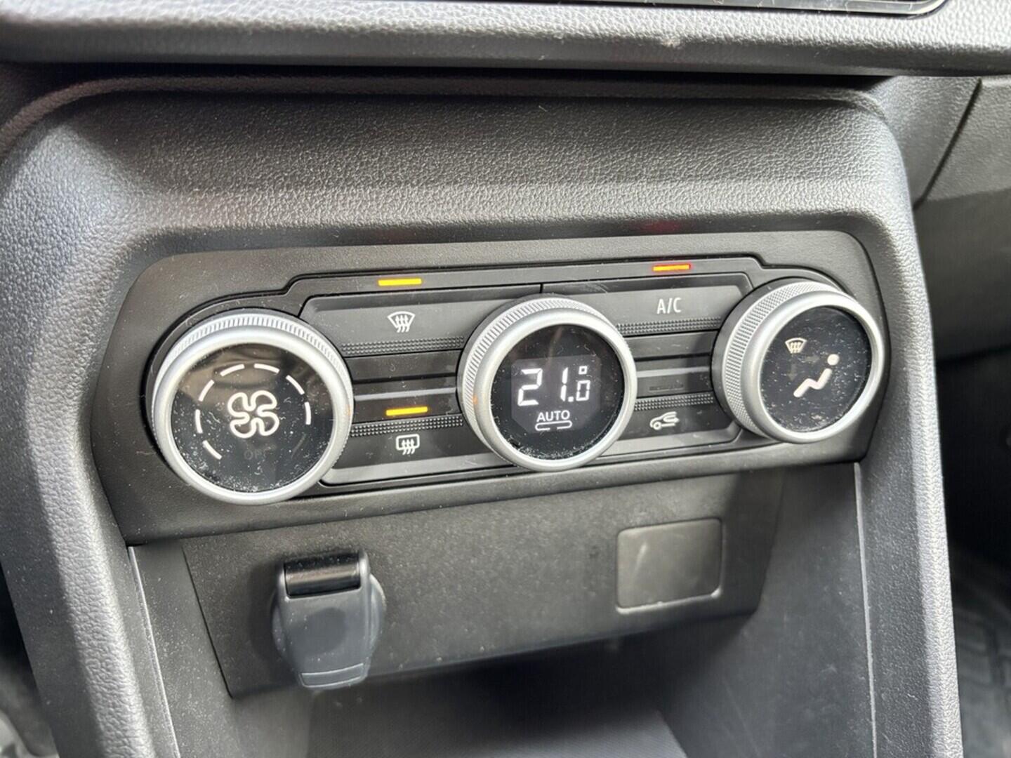 OZ190V01488_35.webp_SANDERO stepway 1.0  67 kW manuál