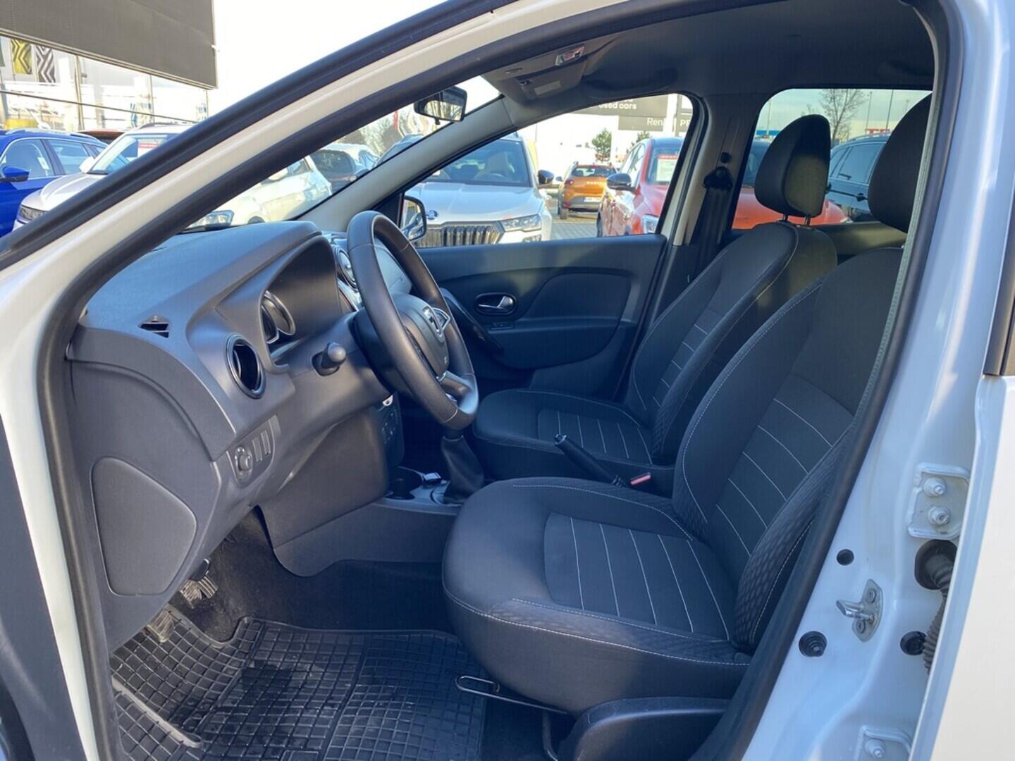 OZ190V01498_18.webp_SANDERO Arctica 1.0             _ kW manuál