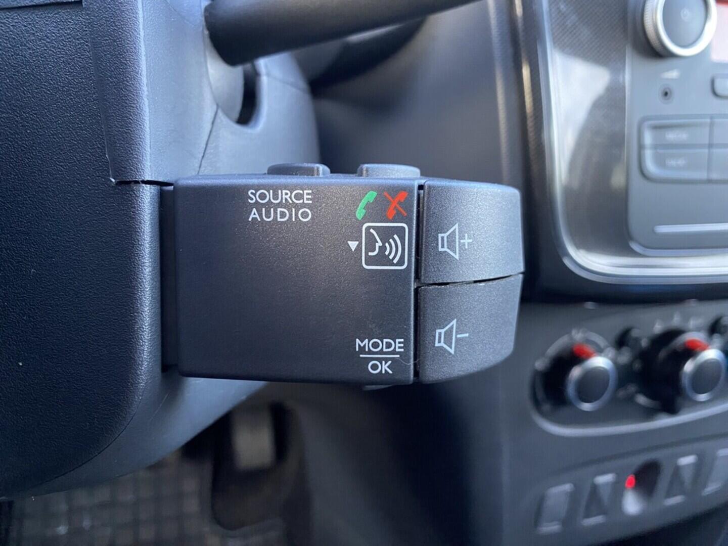 OZ190V01498_26.webp_SANDERO Arctica 1.0             _ kW manuál