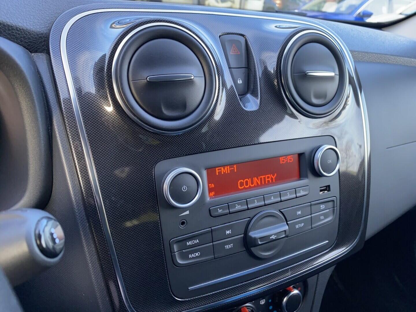 OZ190V01498_27.webp_SANDERO Arctica 1.0             _ kW manuál