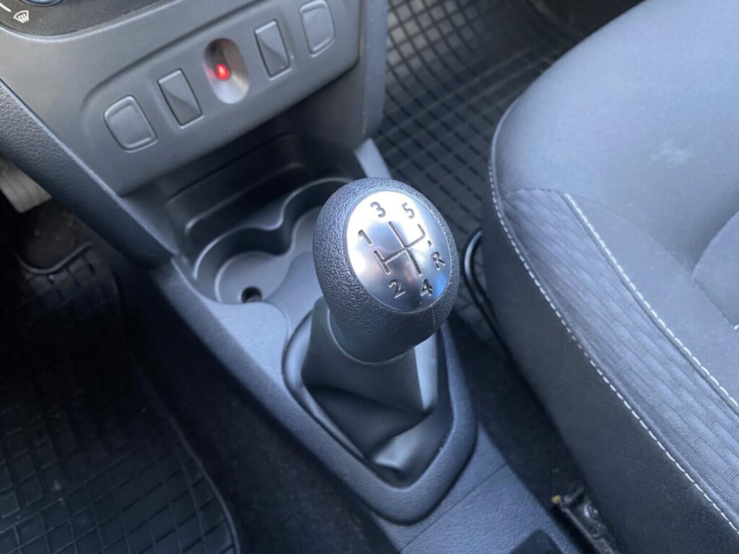 OZ190V01498_30.webp_SANDERO Arctica 1.0             _ kW manuál