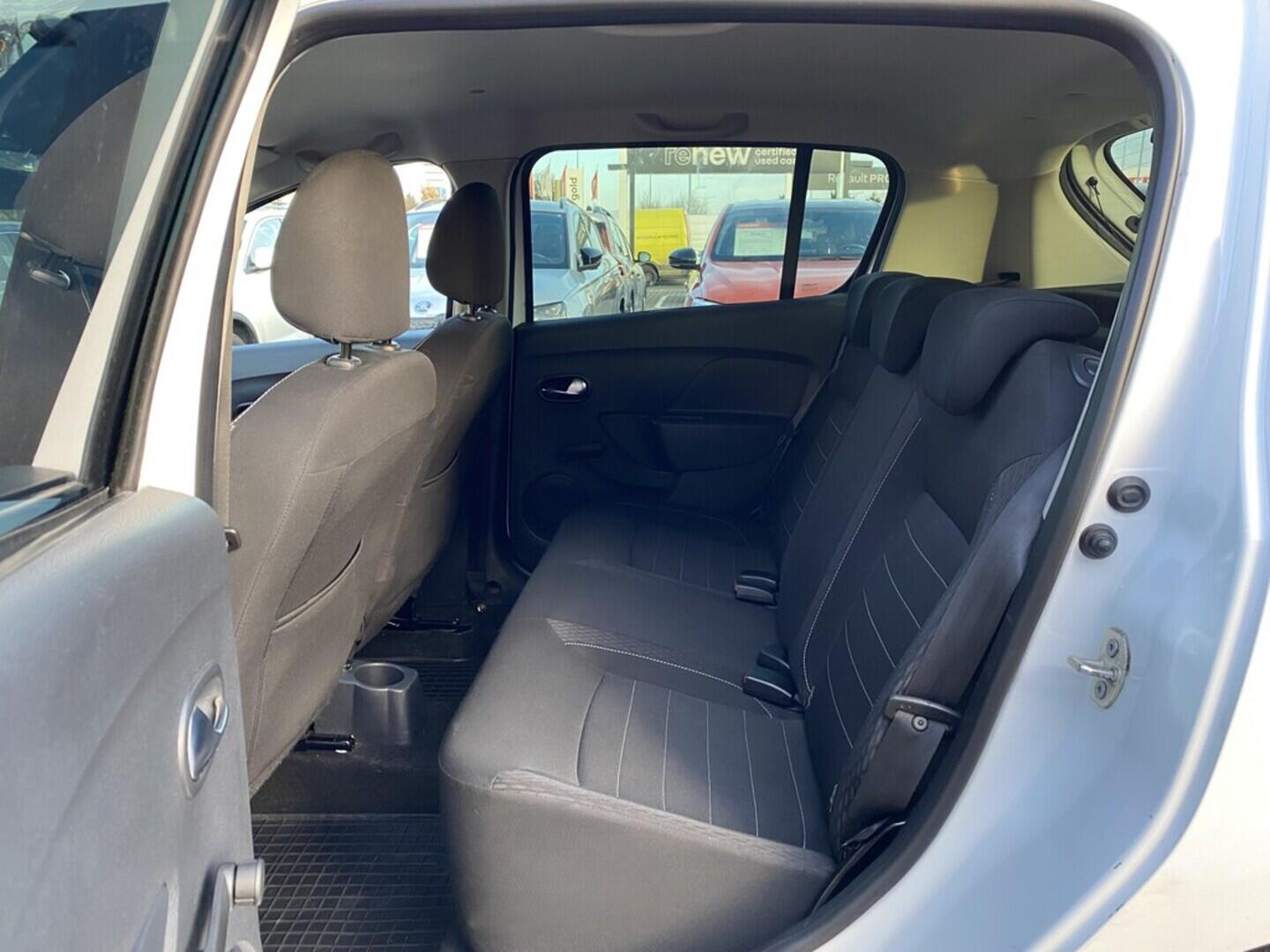 OZ190V01498_32.webp_SANDERO Arctica 1.0             _ kW manuál