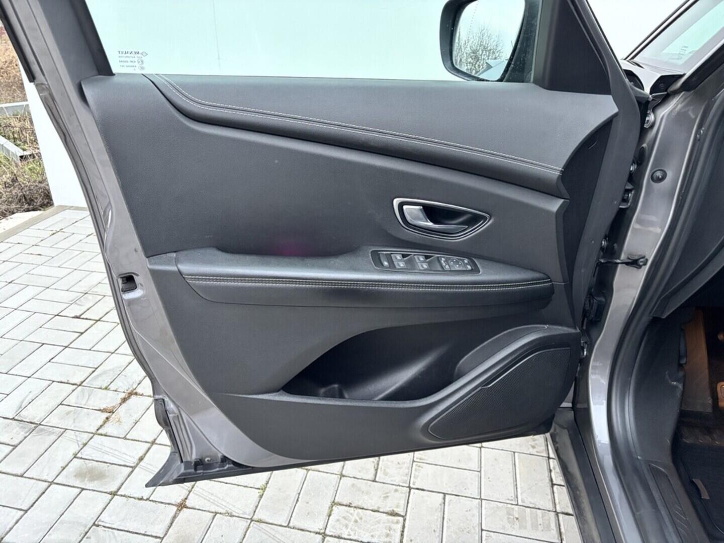 OZ190V01500_20.webp_GRAND SCÉNIC  1.3 TCe 120 kW automat, DPH