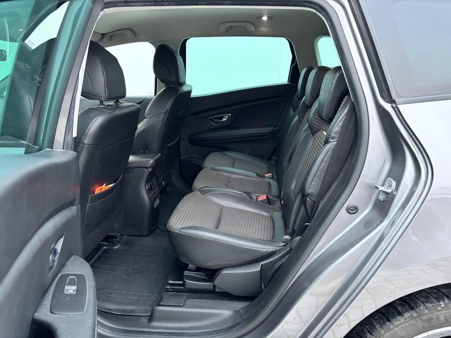 OZ190V01500_35.webp_GRAND SCÉNIC  1.3 TCe 120 kW automat, DPH