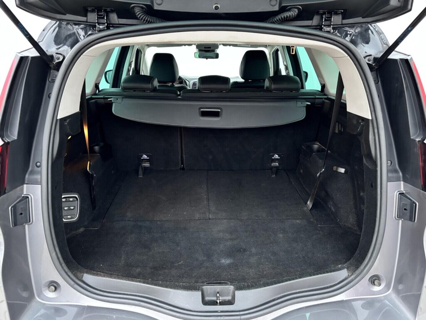 OZ190V01500_36.webp_GRAND SCÉNIC  1.3 TCe 120 kW automat, DPH