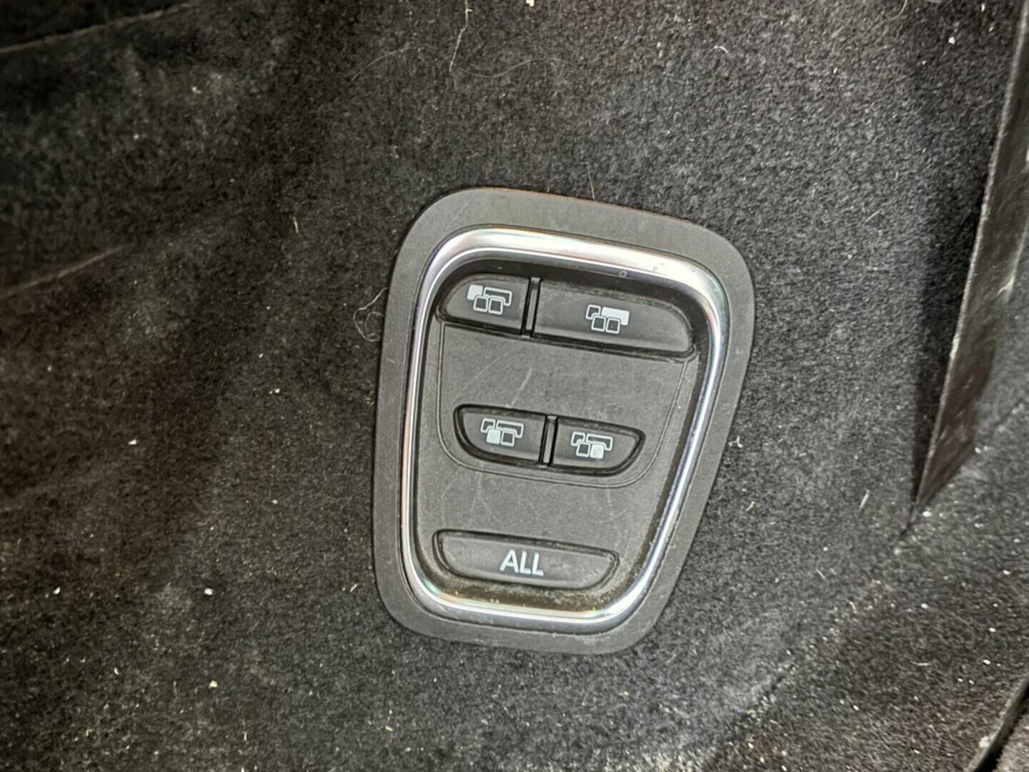 OZ190V01500_37.webp_GRAND SCÉNIC  1.3 TCe 120 kW automat, DPH