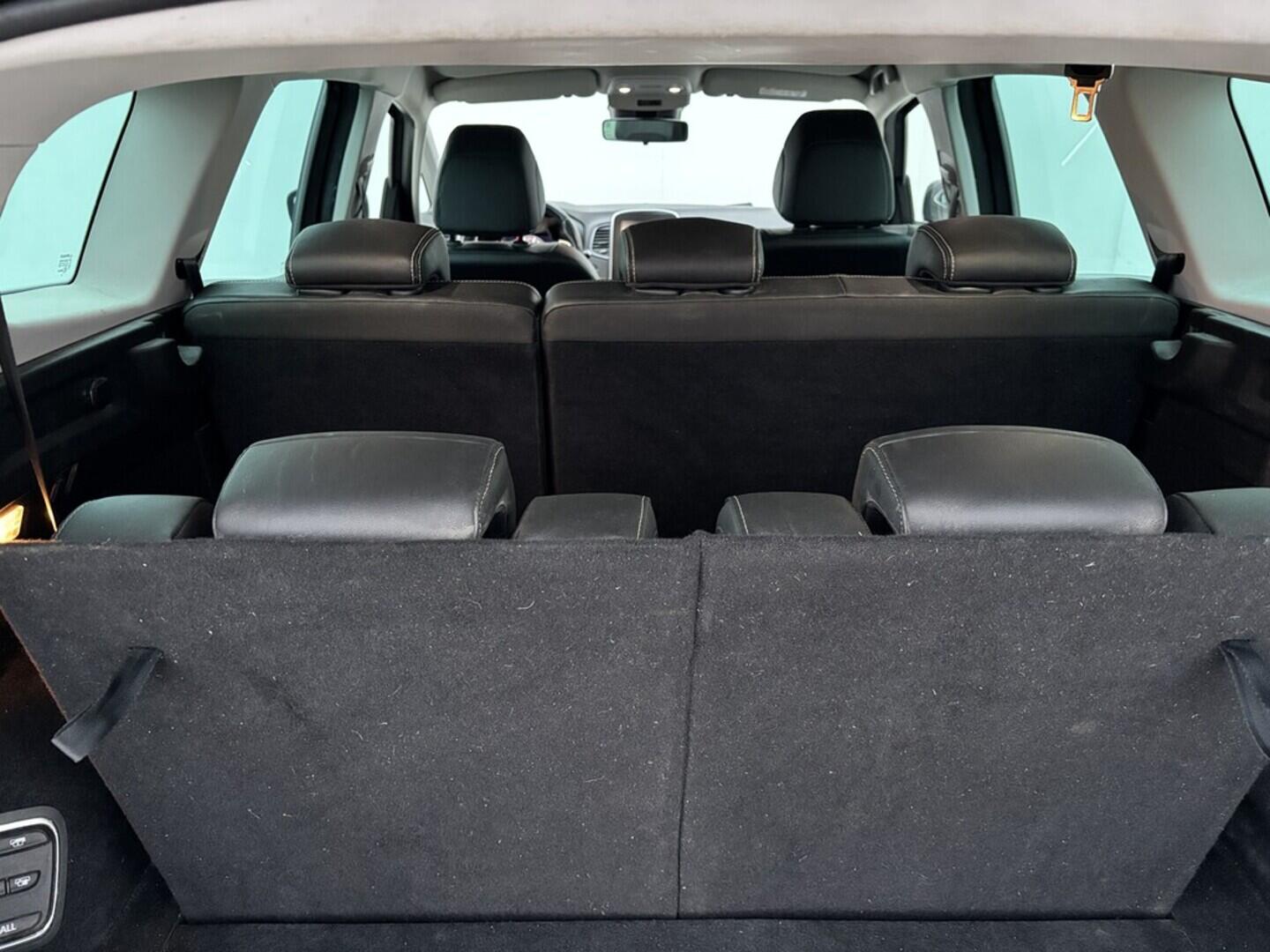 OZ190V01500_39.webp_GRAND SCÉNIC  1.3 TCe 120 kW automat, DPH