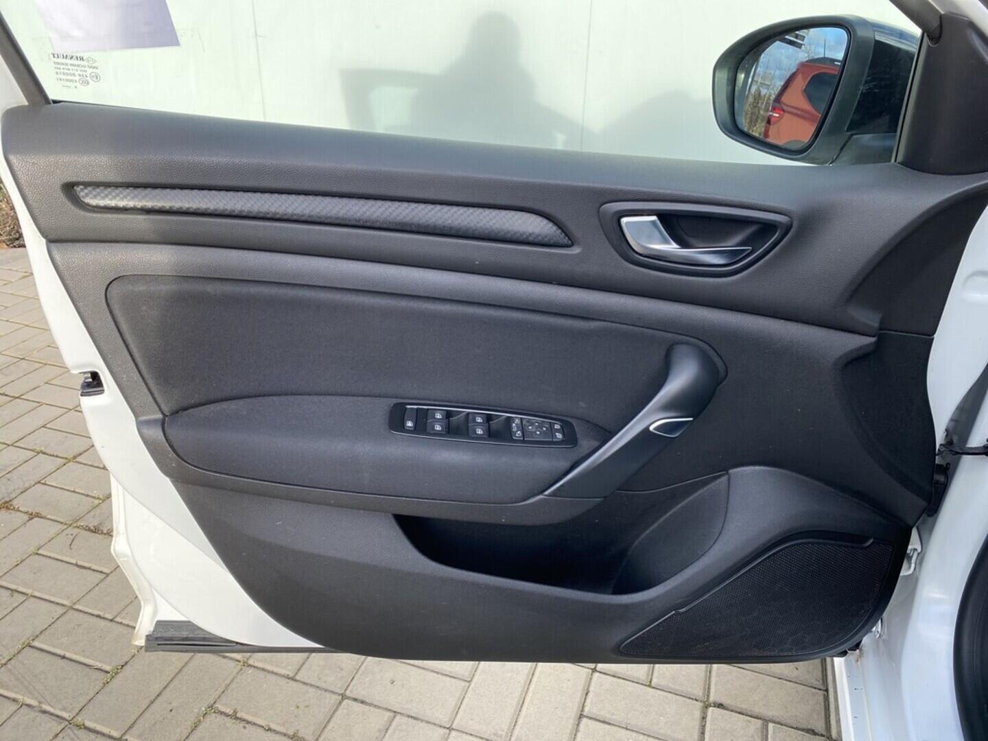 OZ190V01501_20.webp_MÉGANE  1.3 TCe 103 kW manuál, DPH