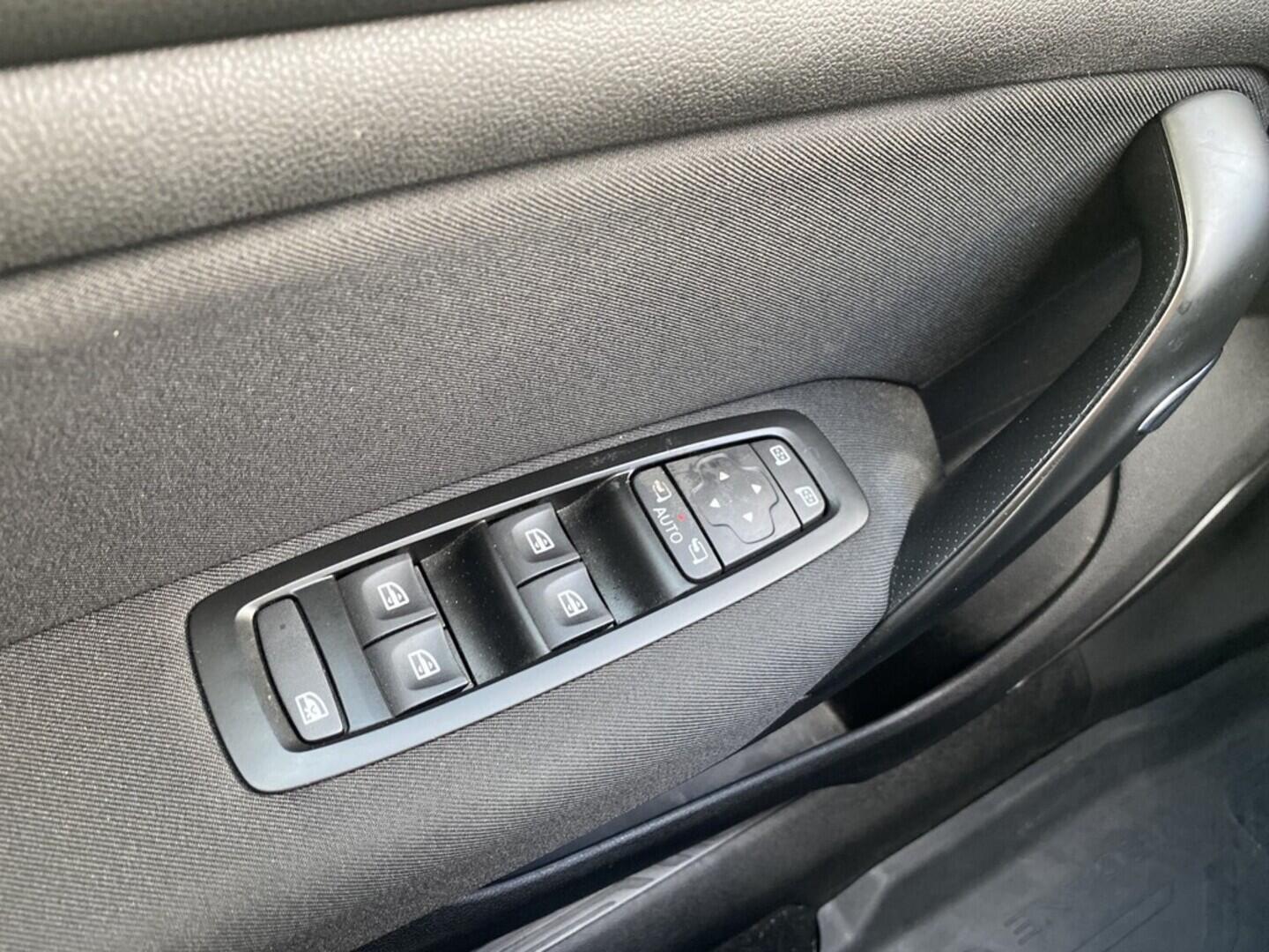 OZ190V01501_21.webp_MÉGANE  1.3 TCe 103 kW manuál, DPH