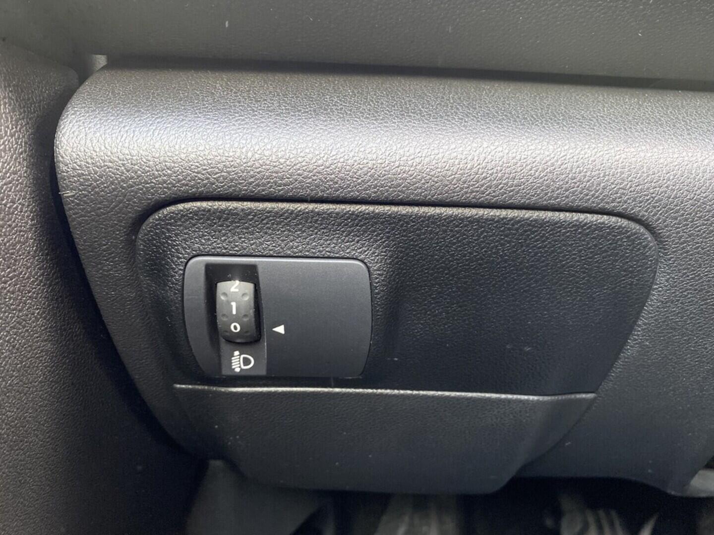 OZ190V01501_22.webp_MÉGANE  1.3 TCe 103 kW manuál, DPH