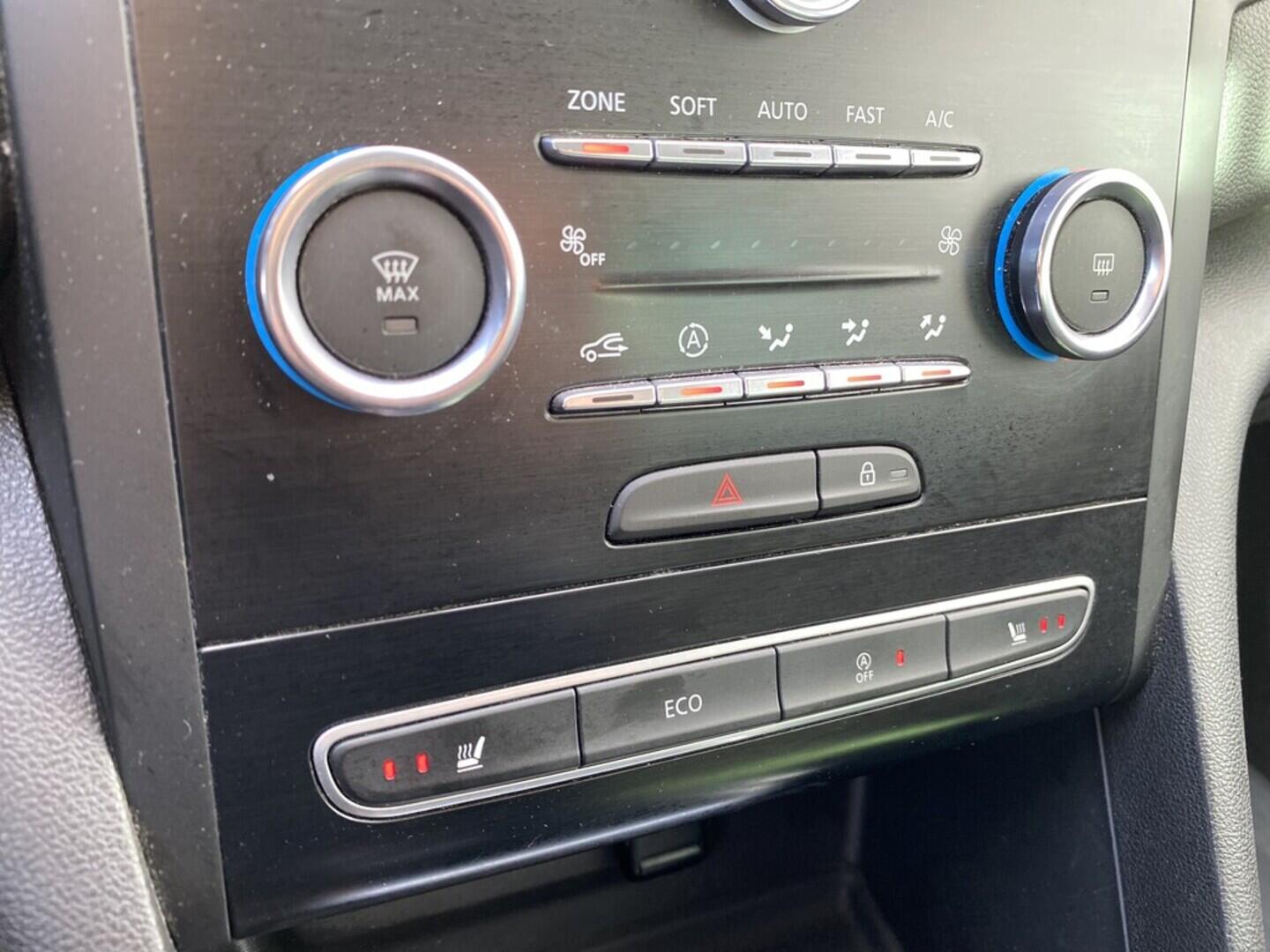 OZ190V01501_27.webp_MÉGANE  1.3 TCe 103 kW manuál, DPH