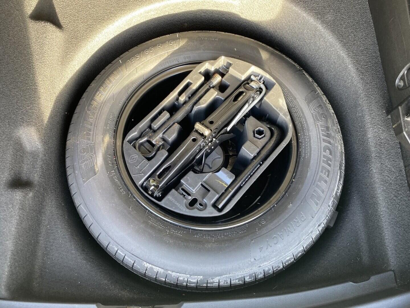 OZ190V01501_37.webp_MÉGANE  1.3 TCe 103 kW manuál, DPH