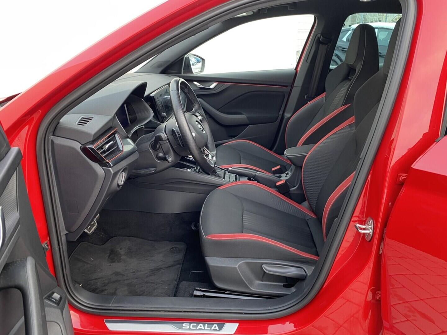 OZ190V01507_18.webp_SCALA Monte Carlo 1.0 TSI 81 kW automat