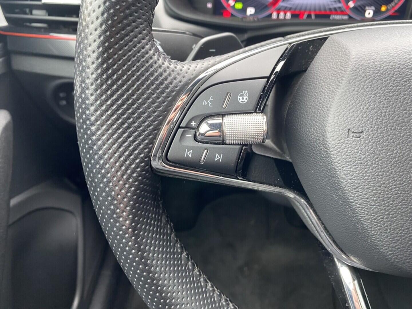 OZ190V01507_36.webp_SCALA Monte Carlo 1.0 TSI 81 kW automat