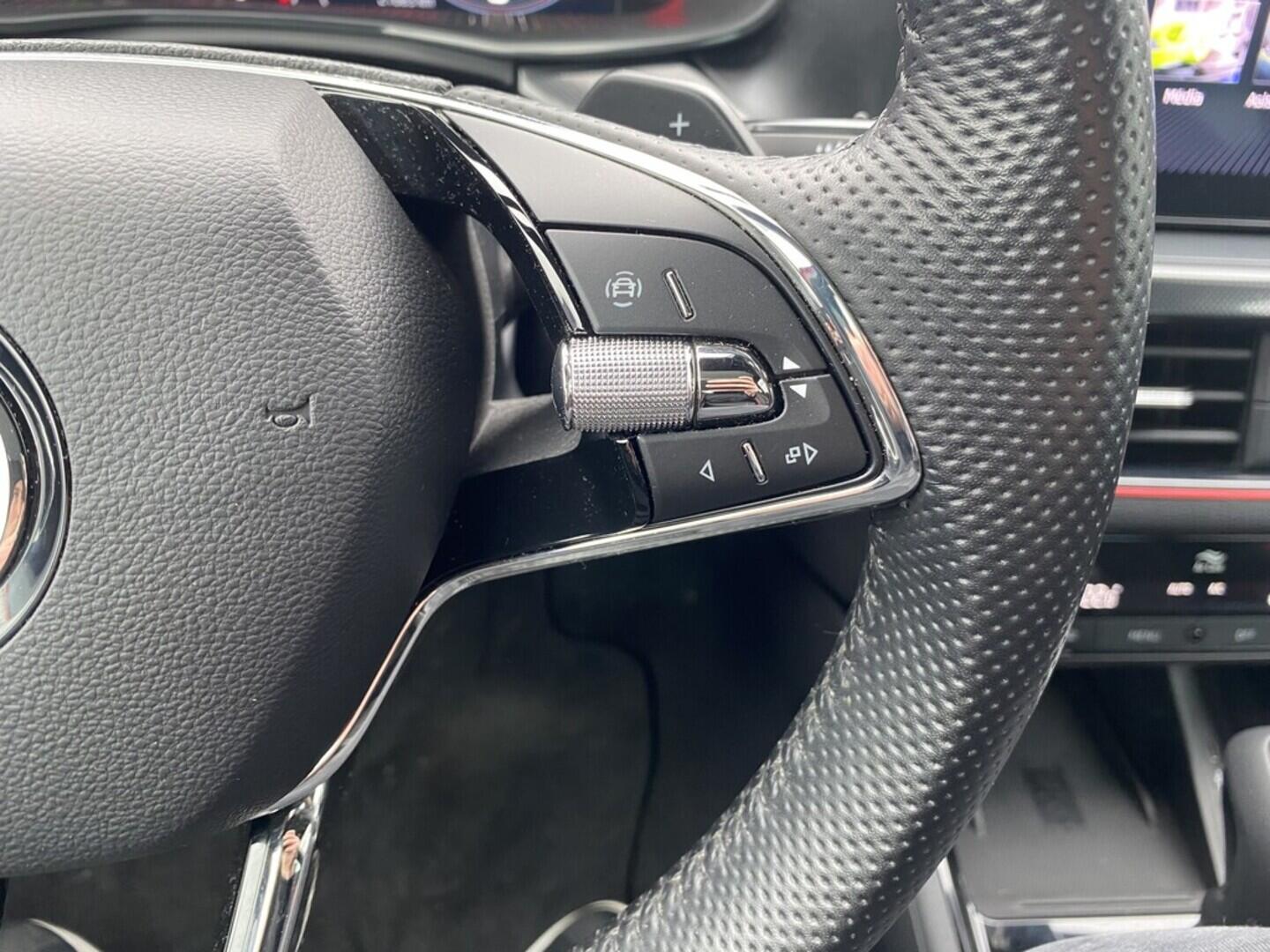 OZ190V01507_37.webp_SCALA Monte Carlo 1.0 TSI 81 kW automat