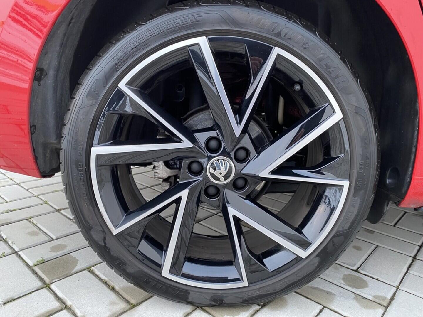 OZ190V01507_44.webp_SCALA Monte Carlo 1.0 TSI 81 kW automat