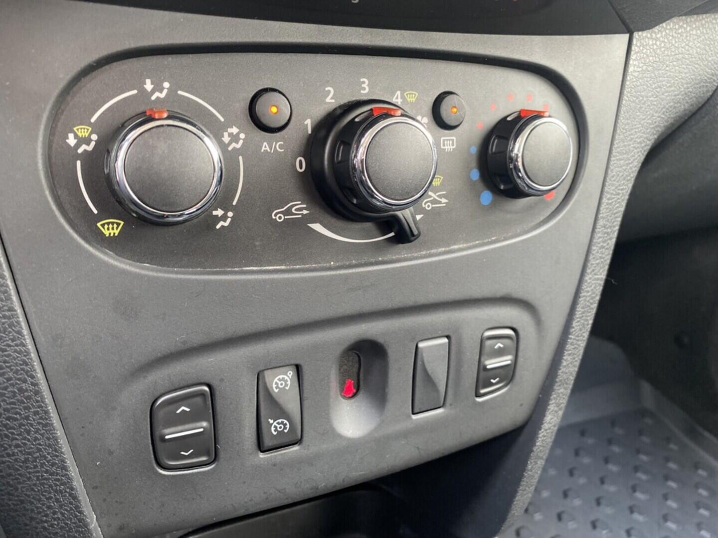 OZ190V01514_23.webp_SANDERO stepway 0.9 TCe 66 kW automat