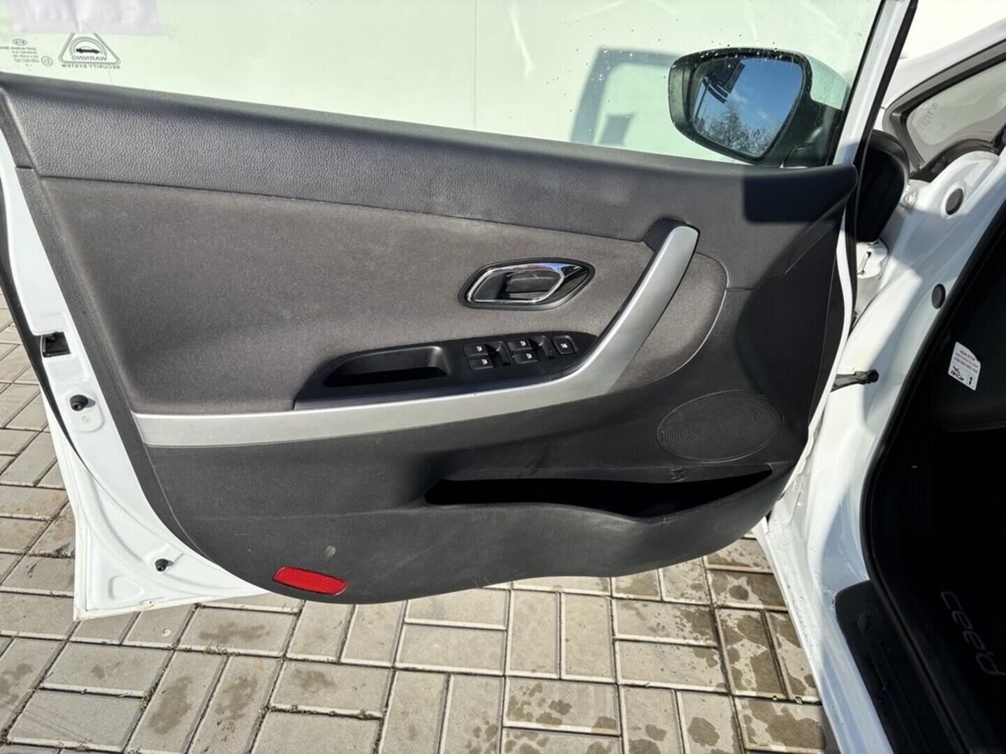 OZ190V01516_20.webp_CEED  1.4 MPI 73 kW manuál