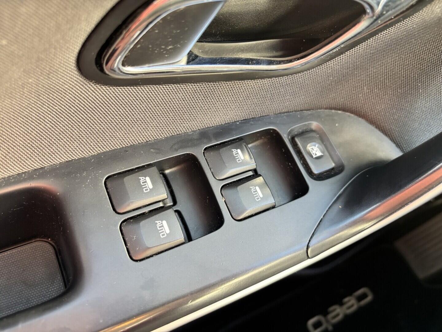 OZ190V01516_21.webp_CEED  1.4 MPI 73 kW manuál