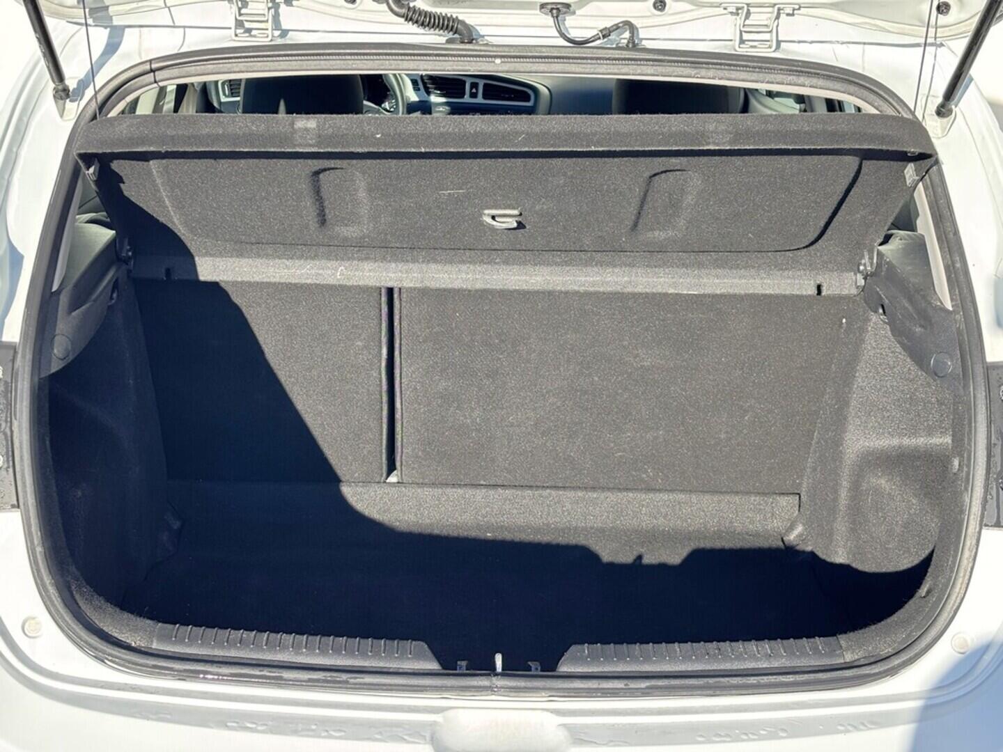 OZ190V01516_31.webp_CEED  1.4 MPI 73 kW manuál